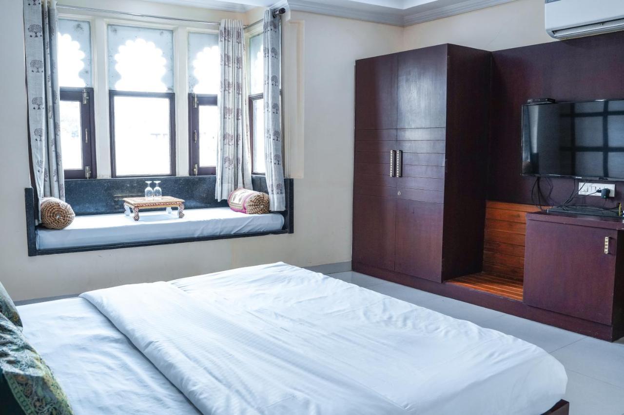 Hide-In Udaipur - A Lake View Boutique Hotel Экстерьер фото