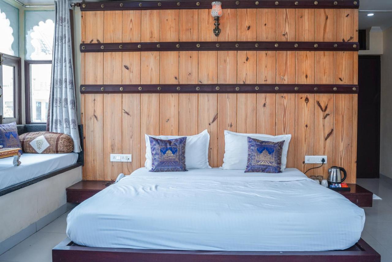 Hide-In Udaipur - A Lake View Boutique Hotel Экстерьер фото