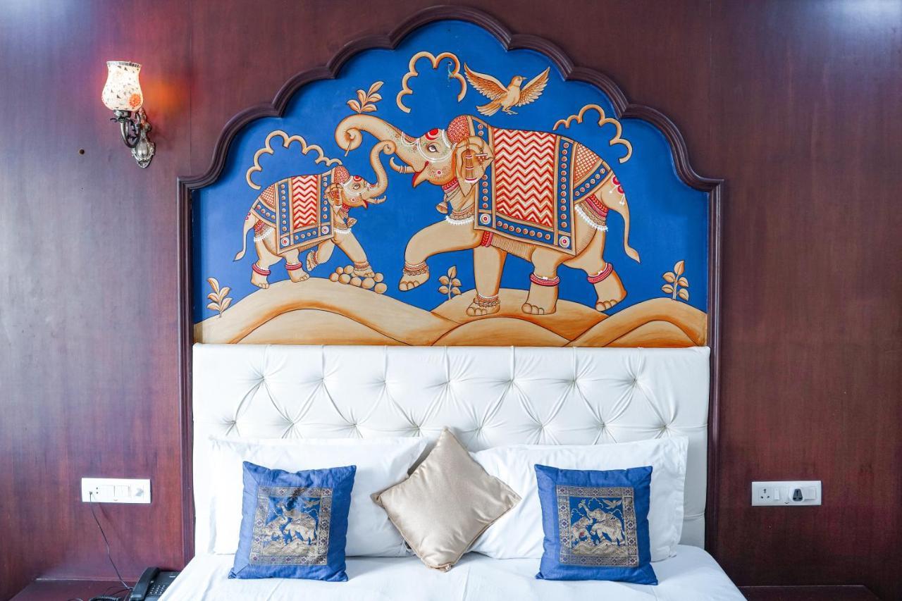 Hide-In Udaipur - A Lake View Boutique Hotel Экстерьер фото