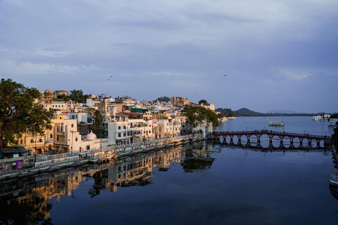 Hide-In Udaipur - A Lake View Boutique Hotel Экстерьер фото