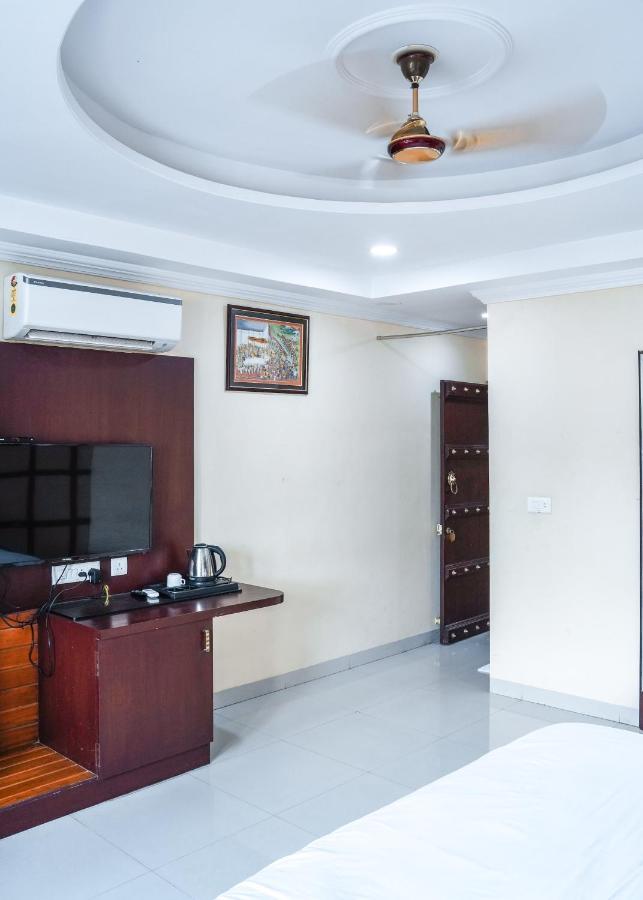Hide-In Udaipur - A Lake View Boutique Hotel Экстерьер фото