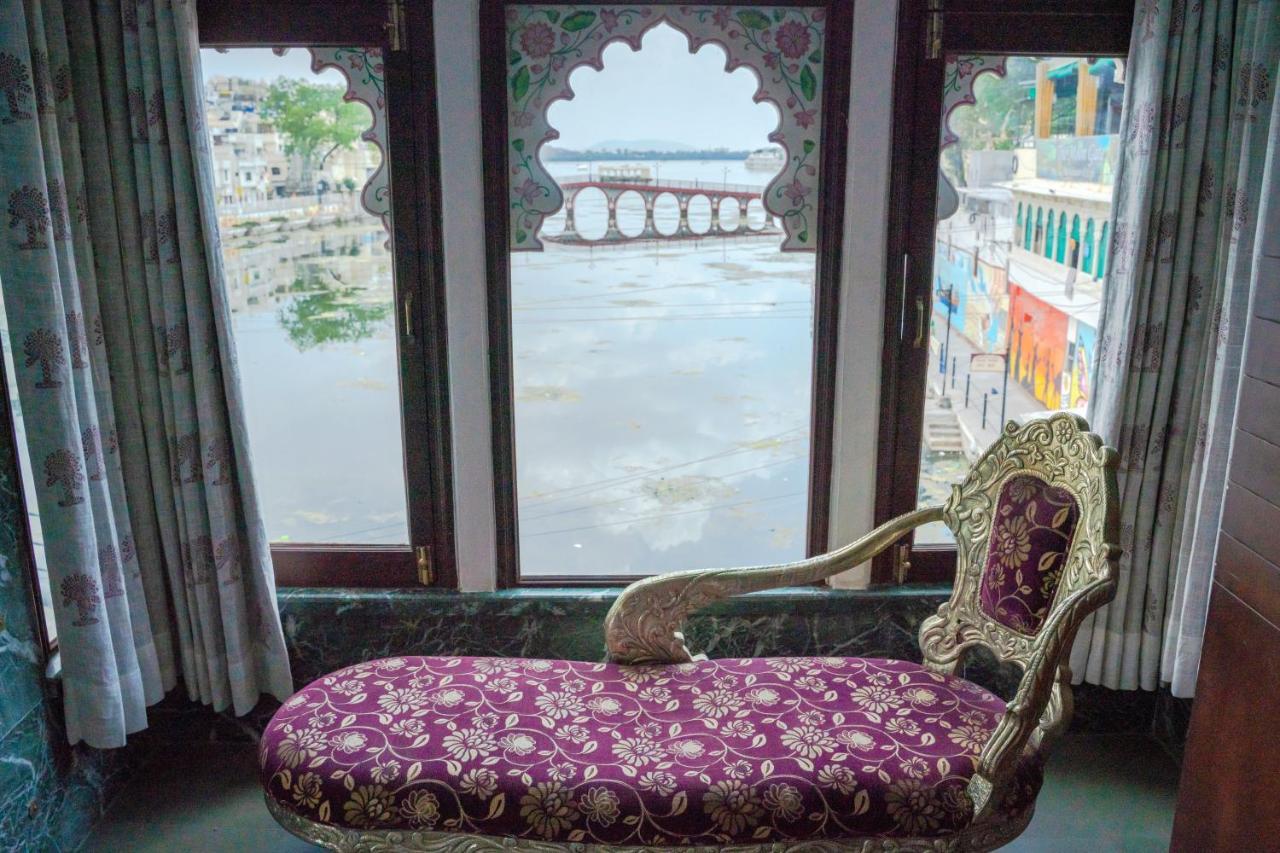 Hide-In Udaipur - A Lake View Boutique Hotel Экстерьер фото
